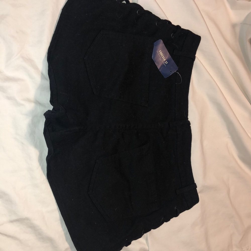 Shorts - Picture 3 of 4